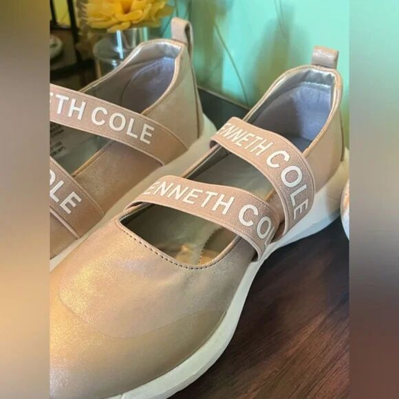 Kenneth Cole Mary Jane Flats Women’s Size 2 Beige Strap Comfort Walking Shoes - Picture 5 of 10